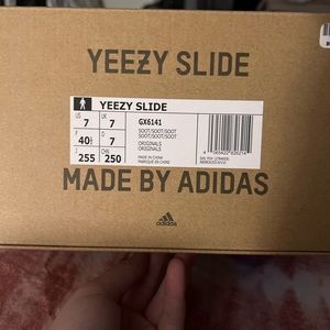 Yeezy Slides size 7